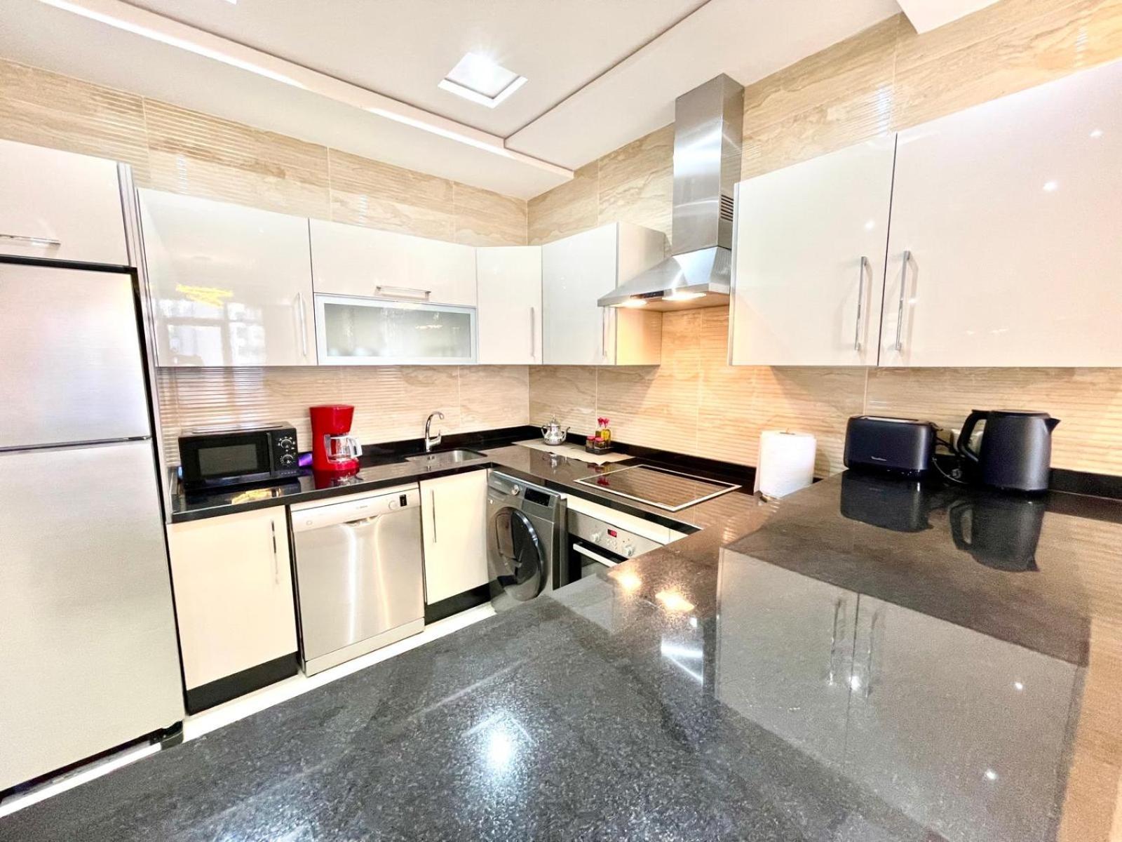 Modern Elegance With Sea Views In Central Tangier - Steps To Beach, Train And Attractions! Екстер'єр фото